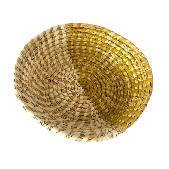 Natural Handcrafted Woven artisan Basket - Picture 4 of 9